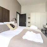 The Mary Maude Stone Cross Mansion Appartement