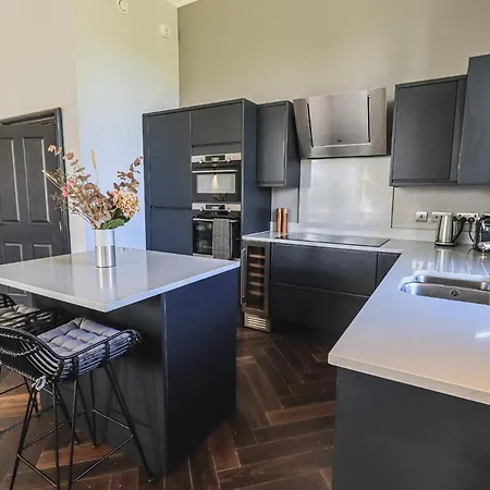 The Mary Maude Stone Cross Mansion Appartement Ulverston