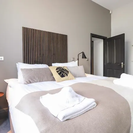 The Mary Maude Stone Cross Mansion Apartment *